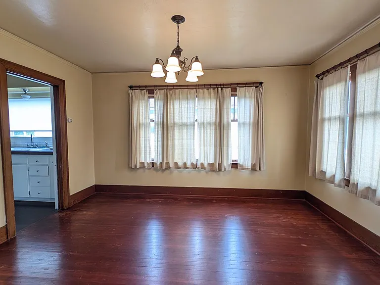 2021 Lombard Ave — Photo 4