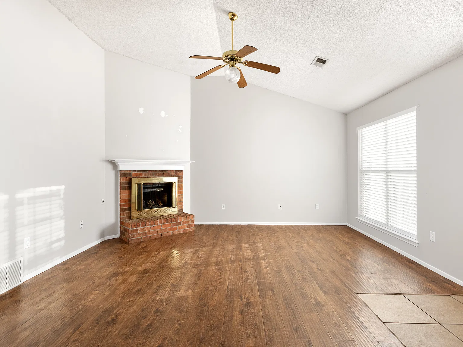2 bed, 1300 sqft, $1,995 — Photo 4