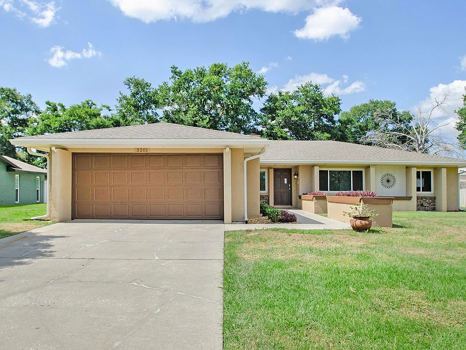 1st image of 3201 Stratford Ln