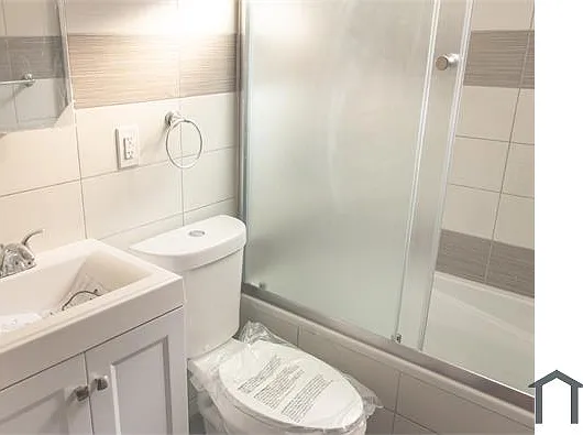 2 bed, 550 sqft, $2,678 — Photo 3