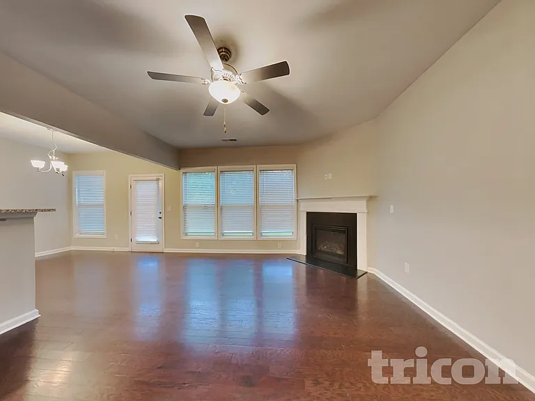 3440 Baylor Cir — Photo 2