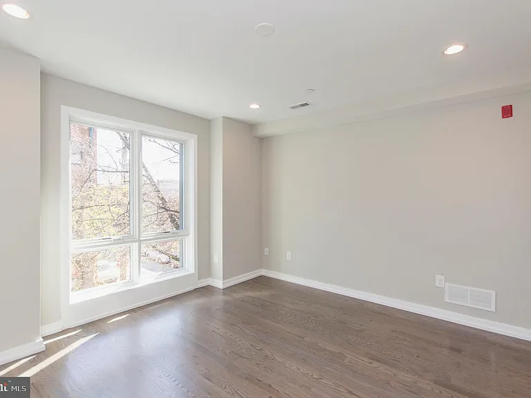 1703 Bainbridge St #2 — Photo 14