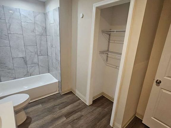 4th image of 641 Washington St #B