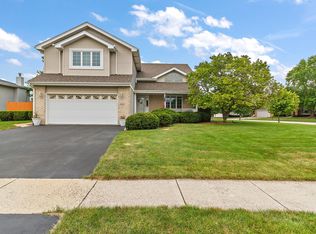 813 Wildwood Dr, New Lenox, IL 60451