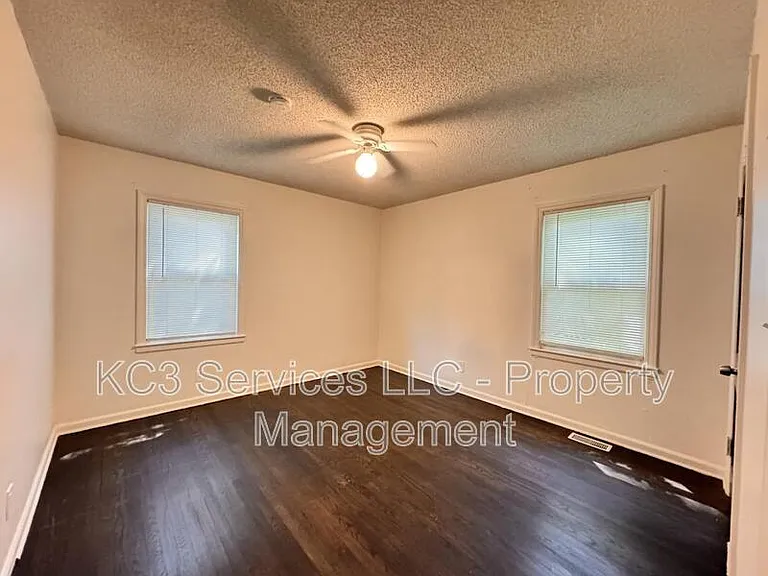 11108 Bennington Ave #A — Photo 7