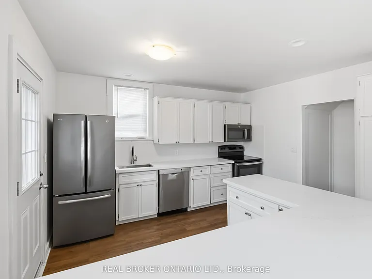 295 Plains Rd W #MAIN LEVEL — Photo 2
