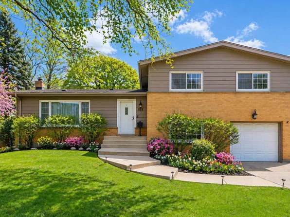 813 Castlewood Ln, Deerfield, IL 60015