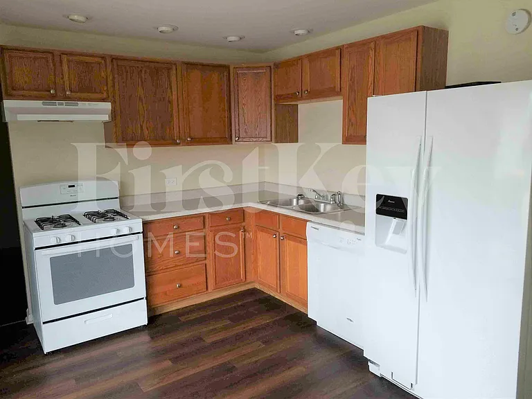 18642 W Karen Ln — Photo 4