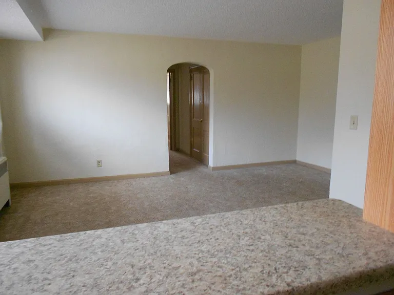905 Kilian Blvd SE — Photo 8