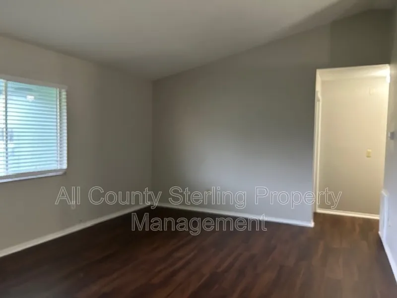 3 bed, 2.0 bath, 1973 sqft, $1,650 — Photo 4