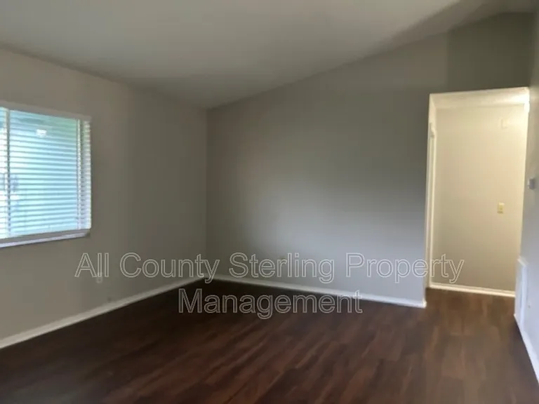 923 Bryan Ct — Photo 4