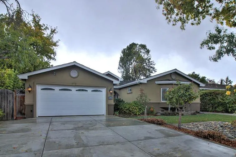 18256 Purdue Dr photo 1