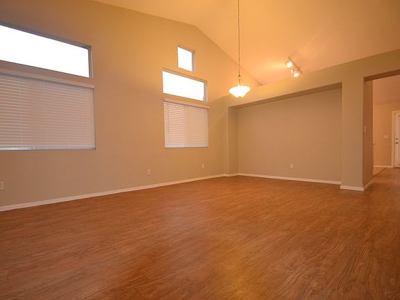 3rd image of 677 Scenic Tierra Ln