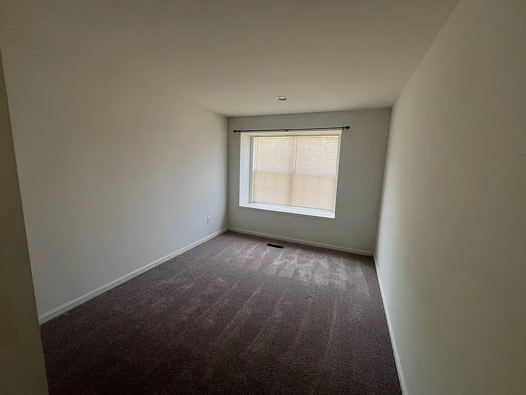 540 Van Dyke Cir — Photo 16
