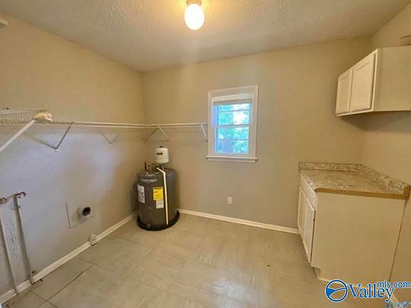 4th image of 2614 Craft Ave NW