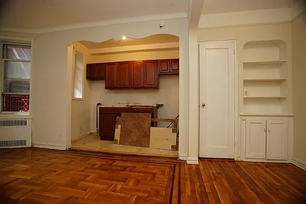 Rented by Norman Raindel, LREB | media 40