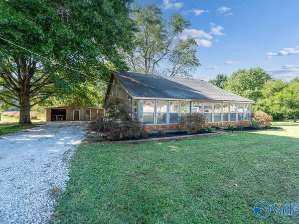628 Walt Campbell Rd, Hazel Green, AL 35750