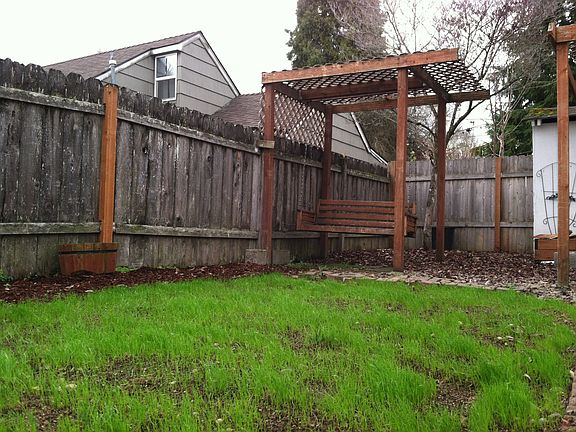Fence yard/swing