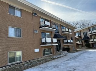 7410 W 111th St APT 305, Worth, IL 60482