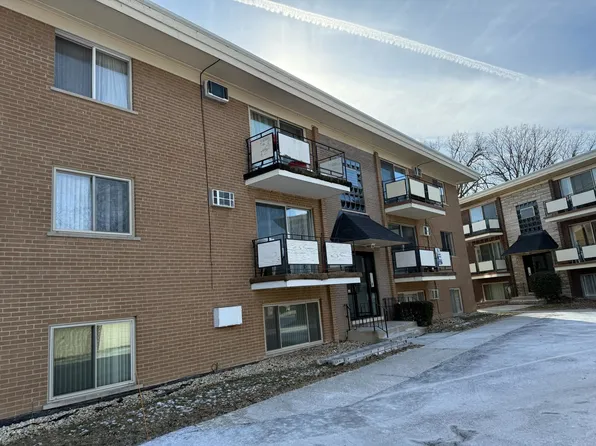 7410 W 111th St APT 305, Worth, IL 60482