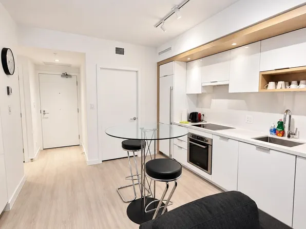 1661 Quebec St #212, Vancouver, BC V6A 0H2