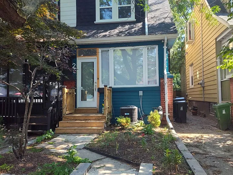 25 Copeland Ave — Photo 1