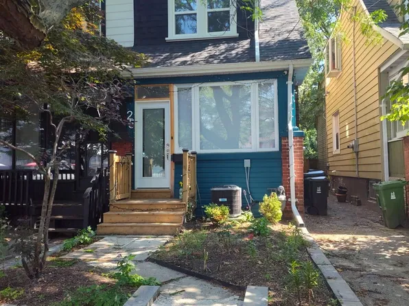 25 Copeland Ave, Toronto, ON M4C 1A9