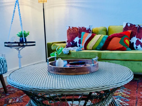 1004 Lynch Pl NW, Albuquerque, NM 87104