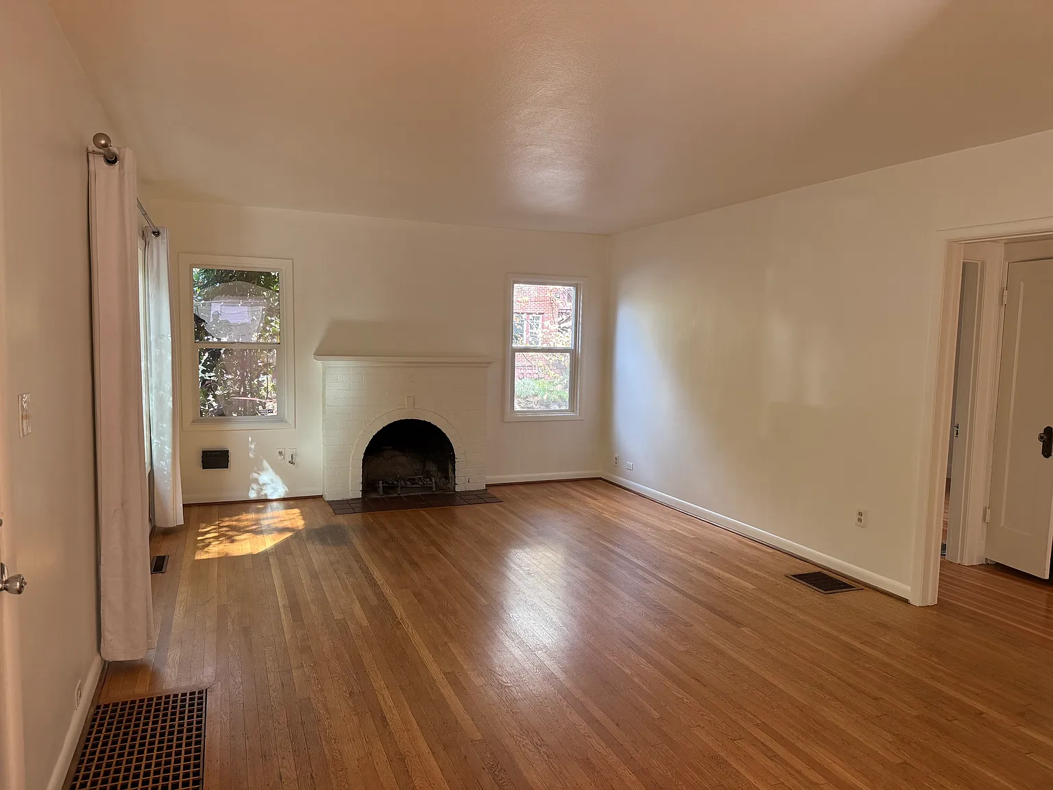 3 bed, 1420 sqft, $3,300 — Photo 3
