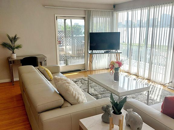3rd image of 2300 Lakeshore Ave #1