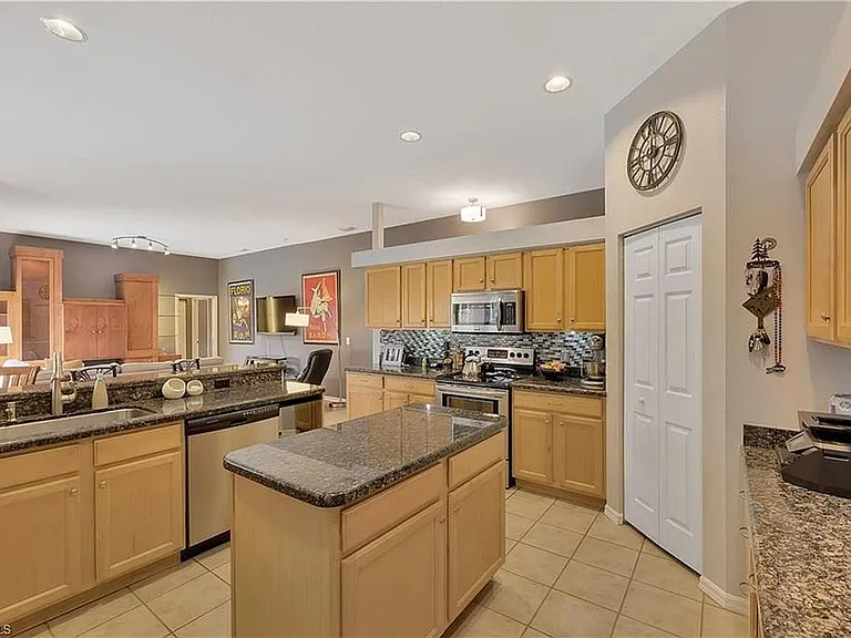 16604 Wellington Lakes Cir — Photo 4