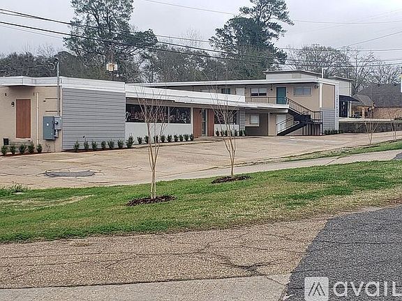 3rd image of 1000 University Pkwy #115
