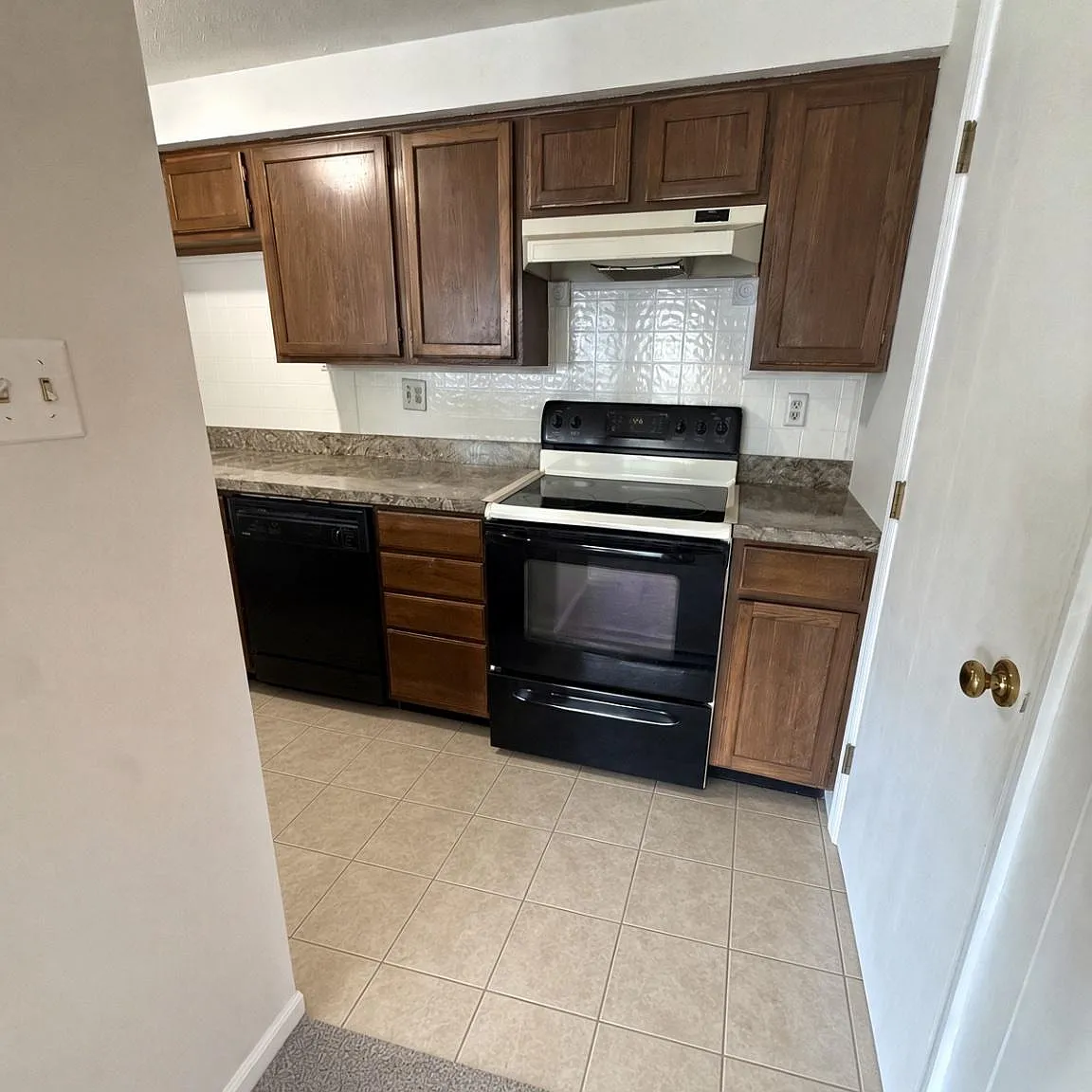 2 bed, 1011 sqft, $2,400 — Photo 3