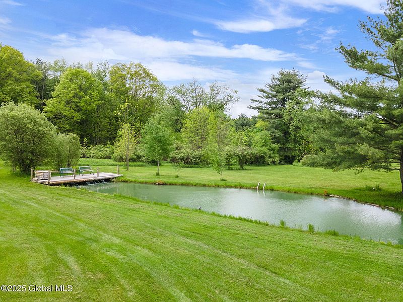 3rd image of 130 Birch Hollow Road