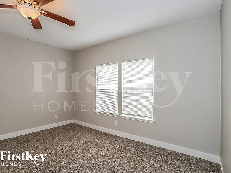 19308 Stars Hollow Dr — Photo 10