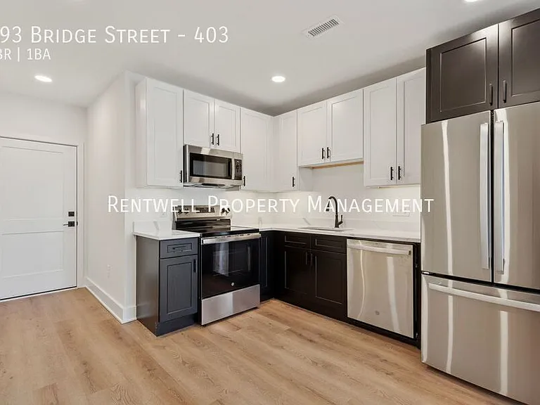 193 Bridge St #403 — Photo 2