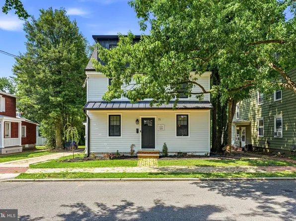71 E 2nd St, Moorestown, NJ 08057