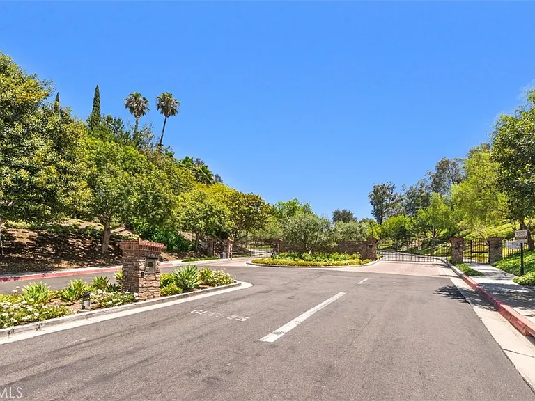 25732 Weston Dr — Photo 49