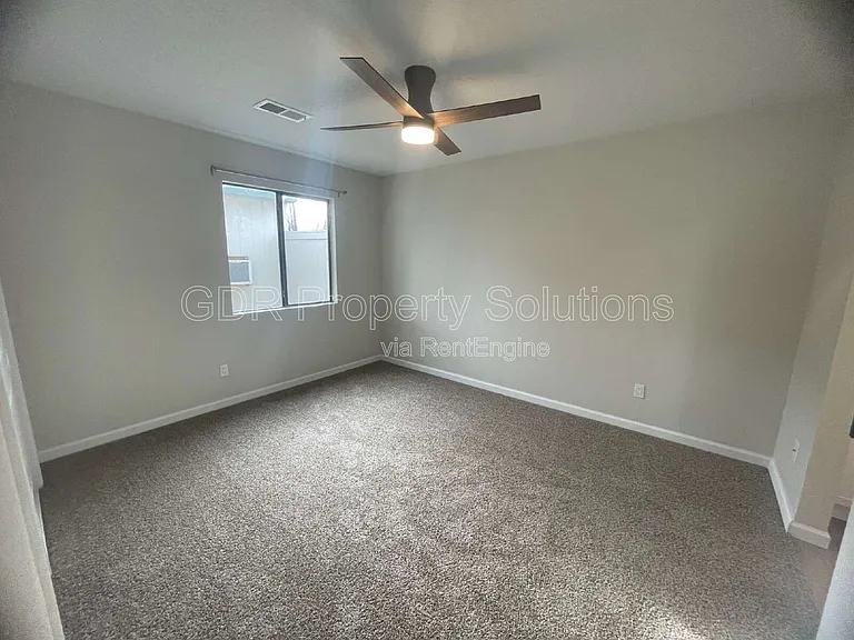 4733 Platinum Dr NE — Photo 21