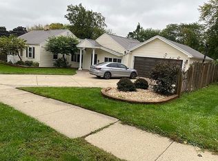 631 Bent St, Elgin, IL 60120