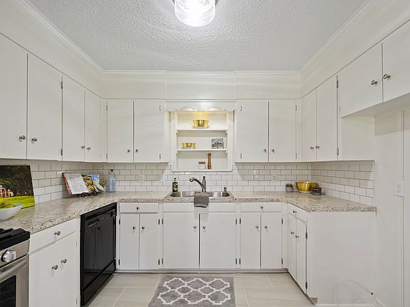 4th image of 2843 Alvin Ln