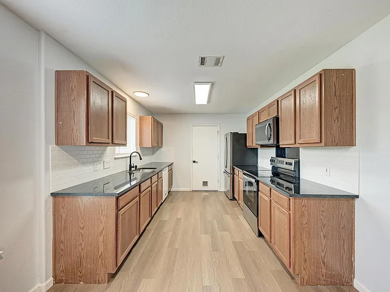 125 Holland St — Photo 14