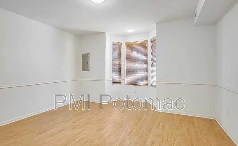 3 bed, 1.5 bath, 1383 sqft, $3,699 — Photo 2