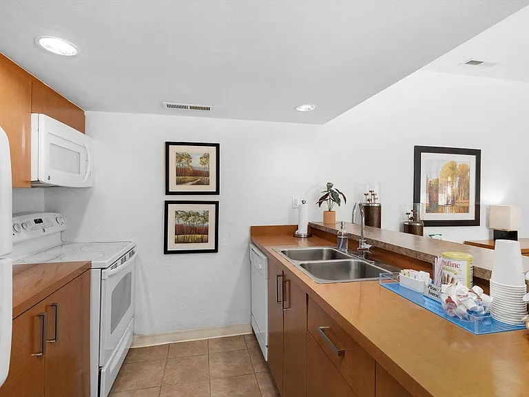 Kensington Manor Apartments — Photo 35