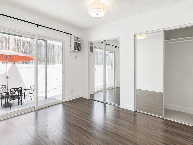 319 N Heliotrope Dr #1 — Photo 8
