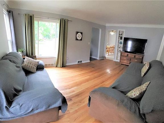 3rd image of 10121 Keswick Dr