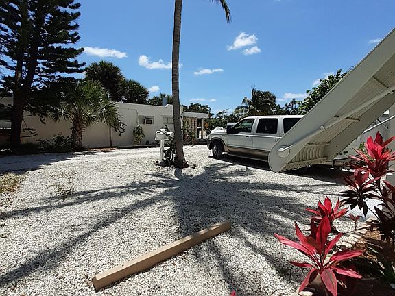 4th image of 3805 Periwinkle Ln #A