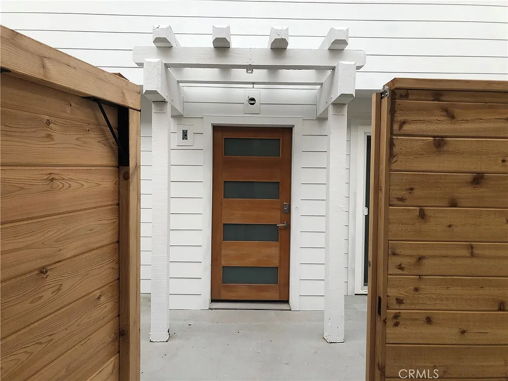 3 bed, 2.5 bath, 1693 sqft, $6,500 — Photo 3
