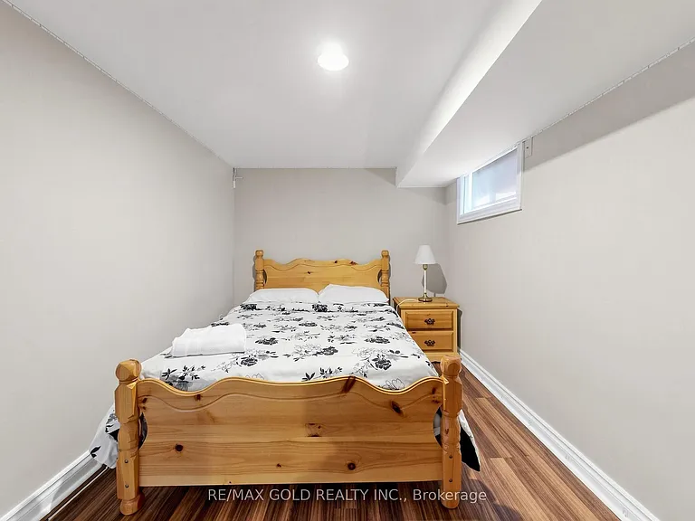 746 King St W — Photo 36