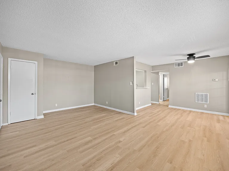8903 Parkfield Dr #104 — Photo 2